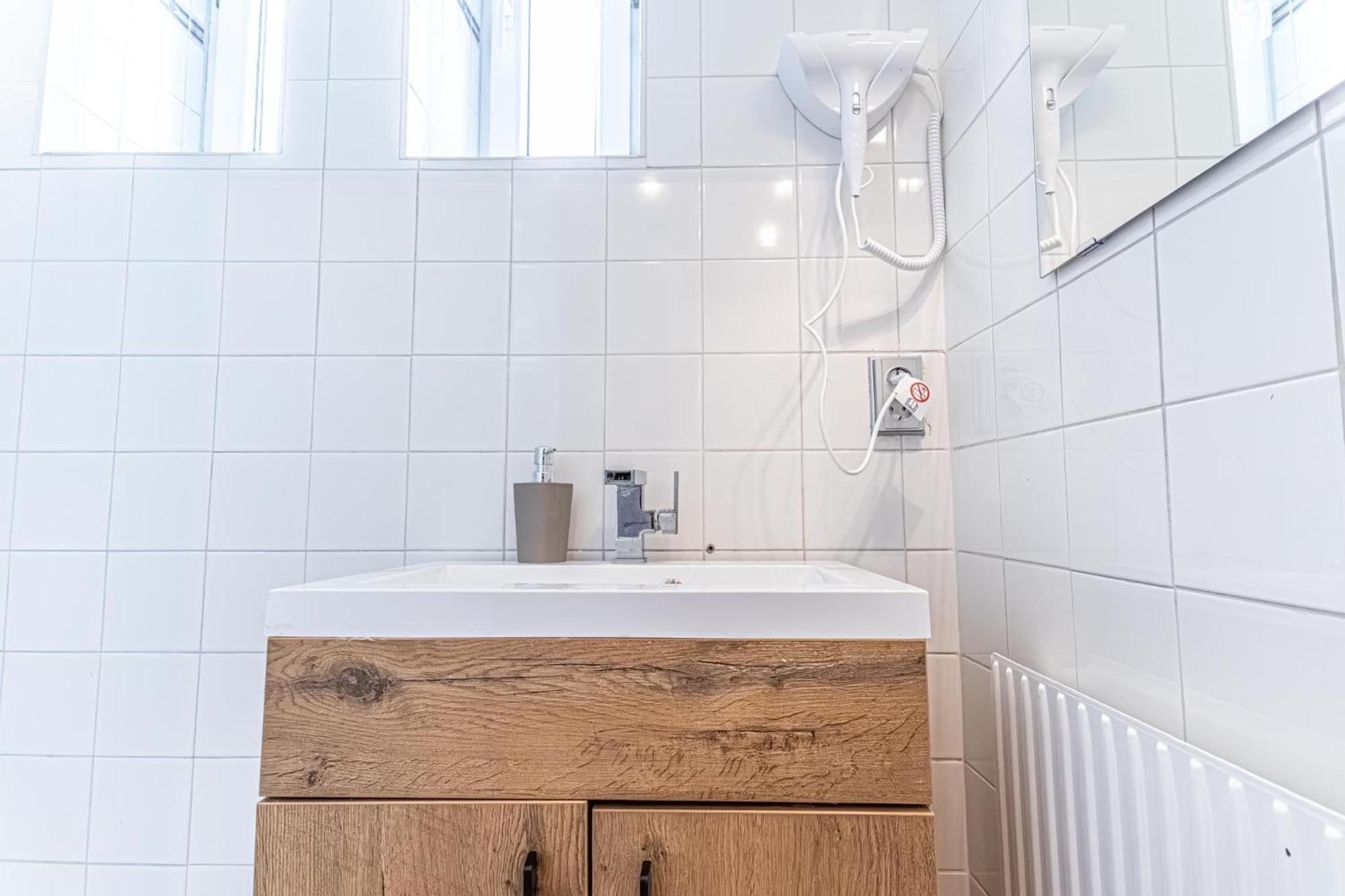 Apartment Amazing 3 Bedroom Apt, 15 Min To Landstrasse Hub Wien